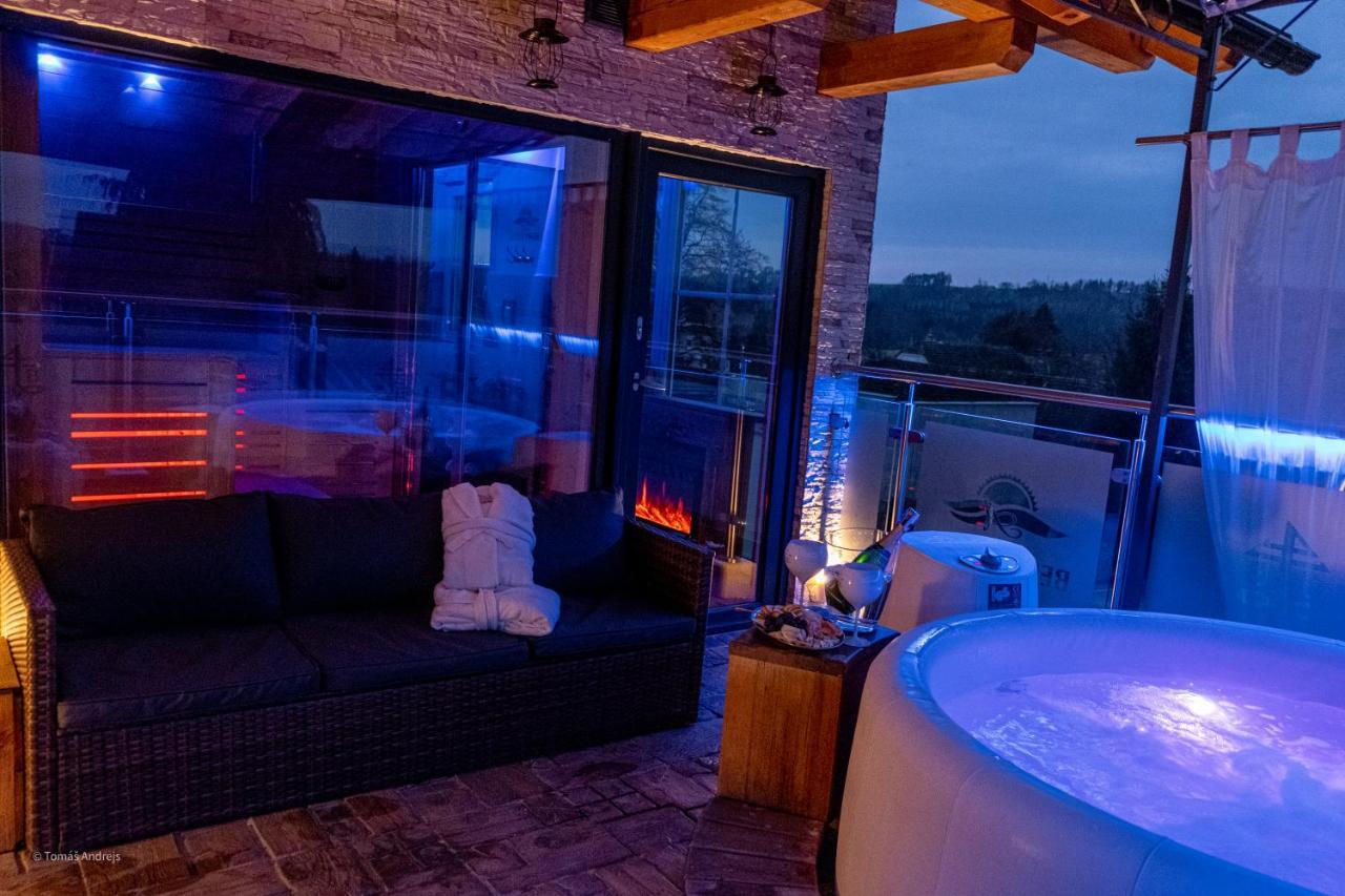 Hotel Tommy Wellness & Spa Náchod Dış mekan fotoğraf