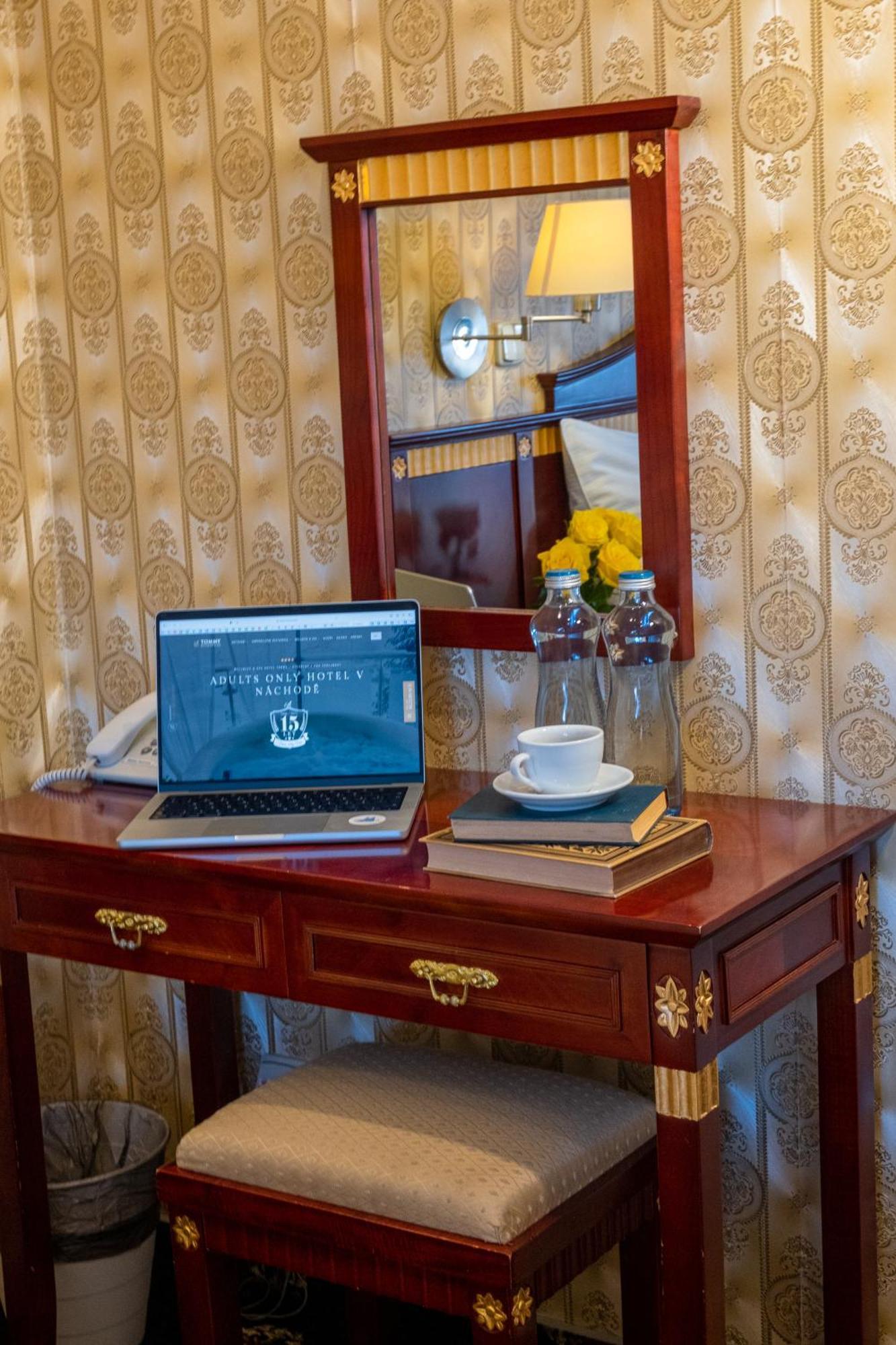 Hotel Tommy Wellness & Spa Náchod Dış mekan fotoğraf