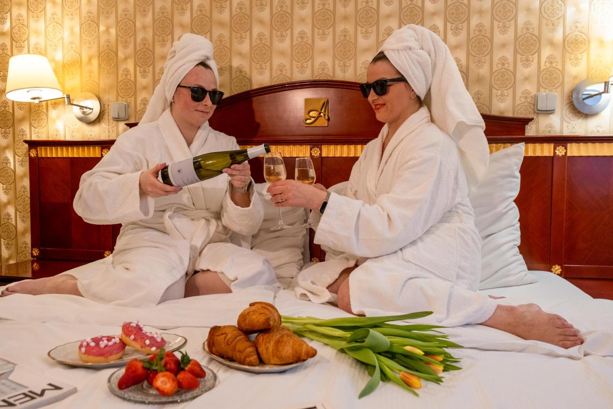 Hotel Tommy Wellness & Spa Náchod Dış mekan fotoğraf